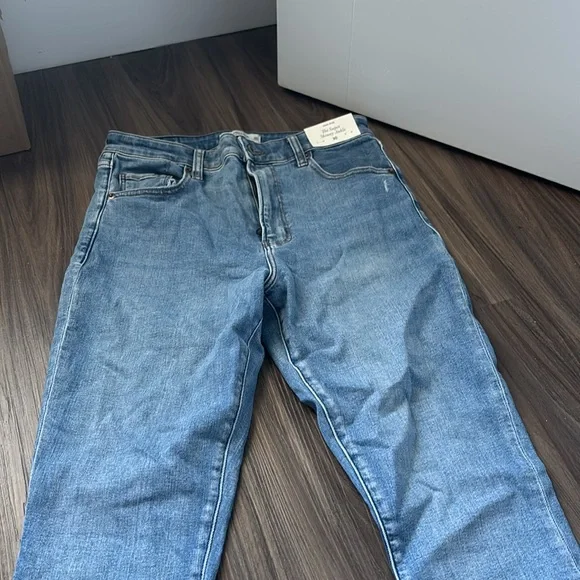 Abercrombie and Fitch High Rise Super Skinny Ankle Jean - Picture 5 of 5